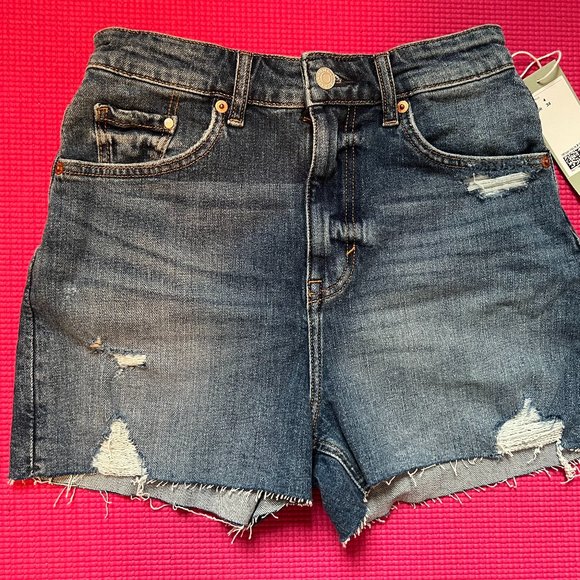 NEW H&M mom shorts, high waist - Picture 1 of 8